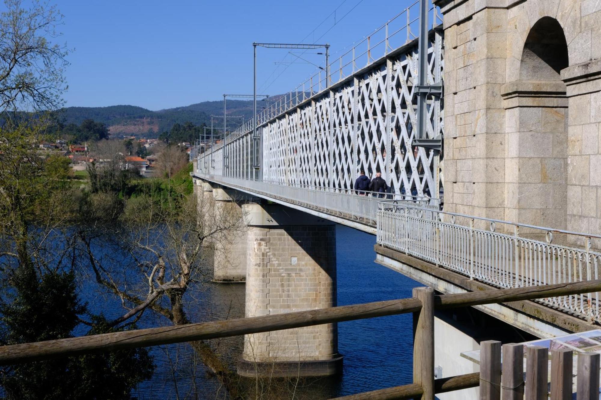 Casita A Estrenar En Finca Con Rio Proxima A Tui, Gondomar Y Portugal. Exterior photo
